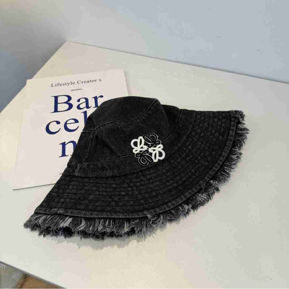 Loewe women’s bucket hats - Picture 2 of 6